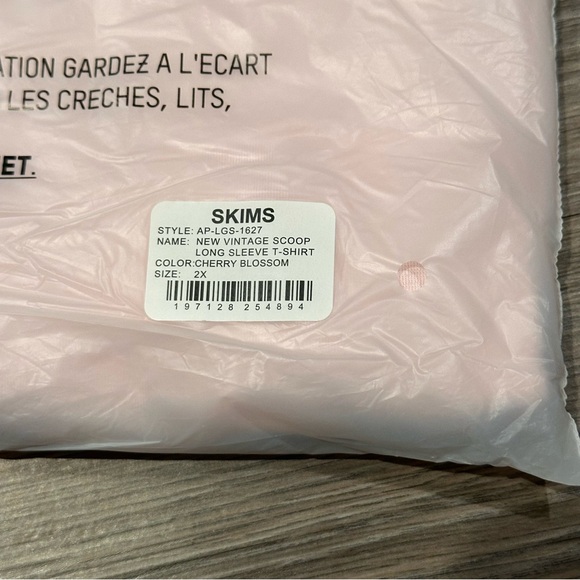 SKIMS New Vintage Scoop Long Sleeve T-Shirt Cherry Blossom - Picture 2 of 2